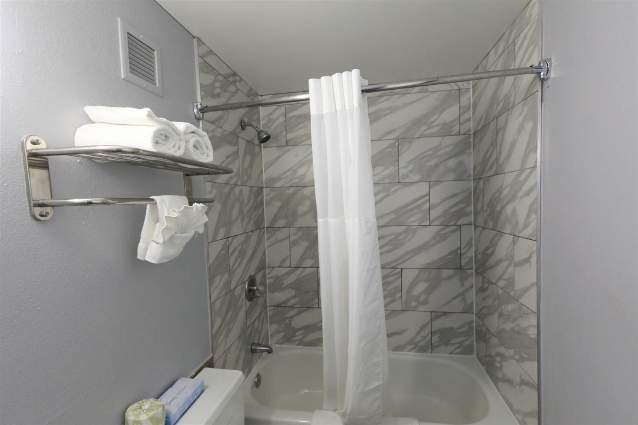 Super 8 By Wyndham Manassas Hotel Ngoại thất bức ảnh