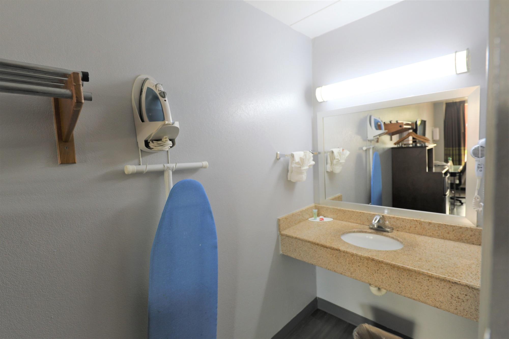 Super 8 By Wyndham Manassas Hotel Ngoại thất bức ảnh