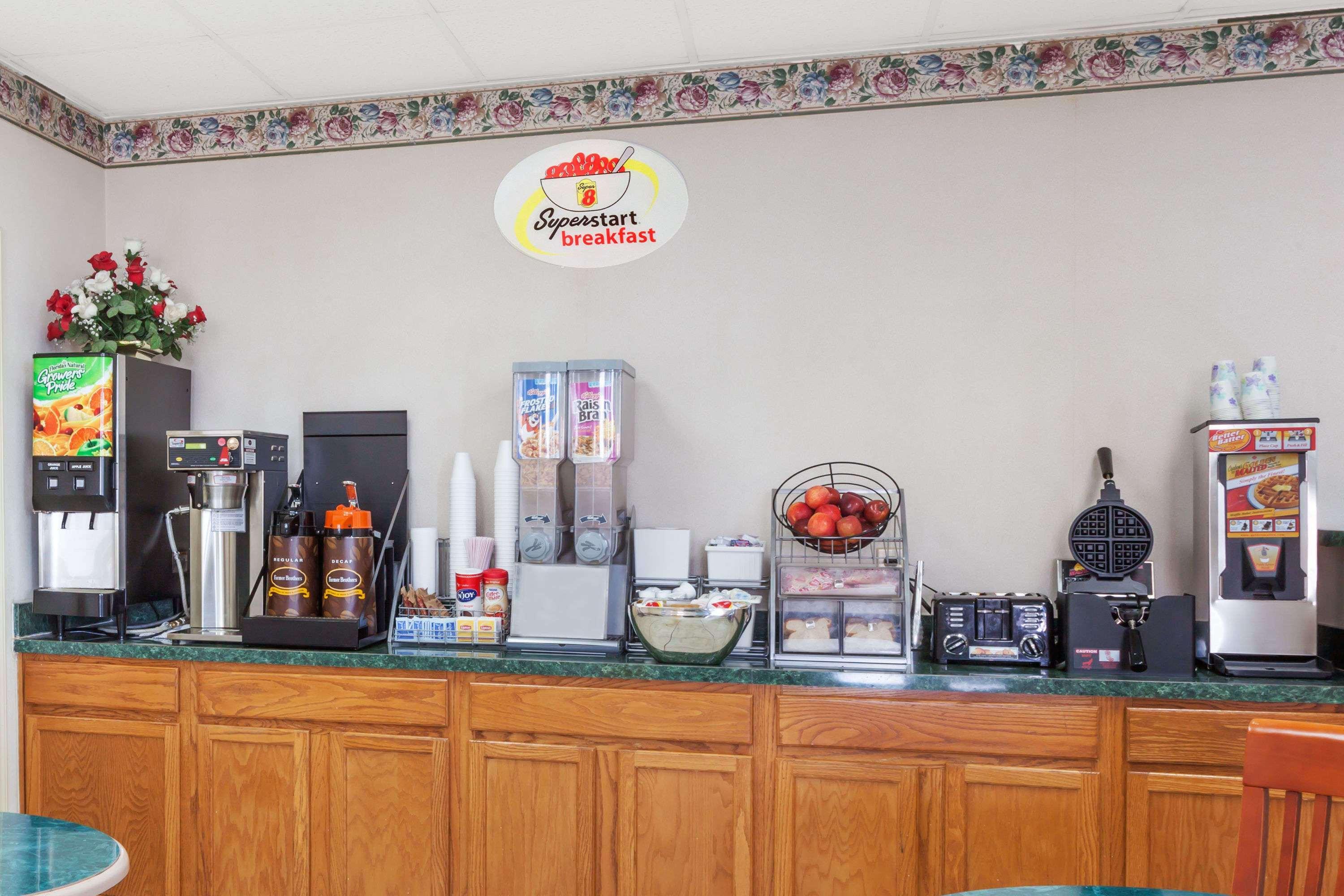 Super 8 By Wyndham Manassas Hotel Ngoại thất bức ảnh