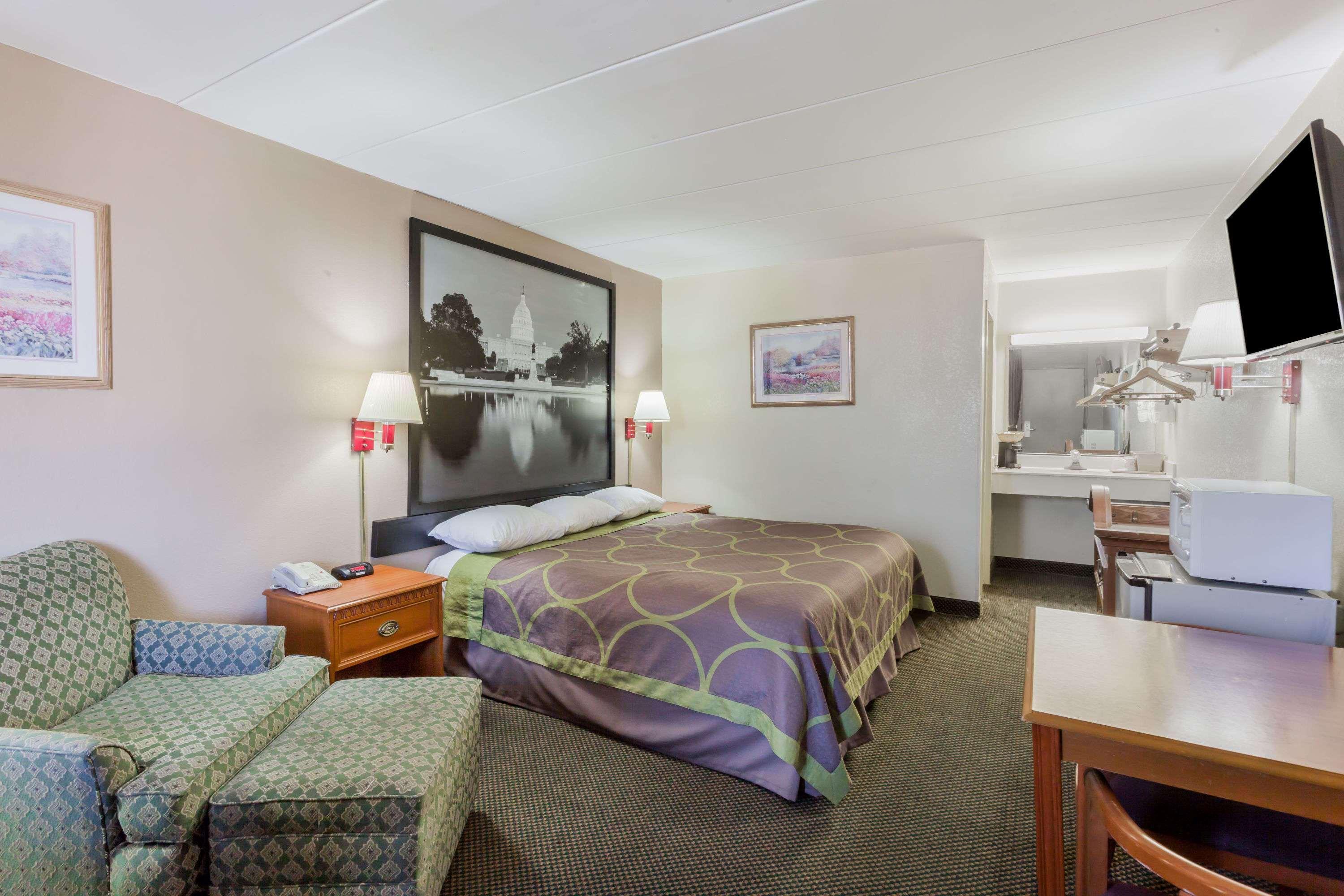 Super 8 By Wyndham Manassas Hotel Ngoại thất bức ảnh