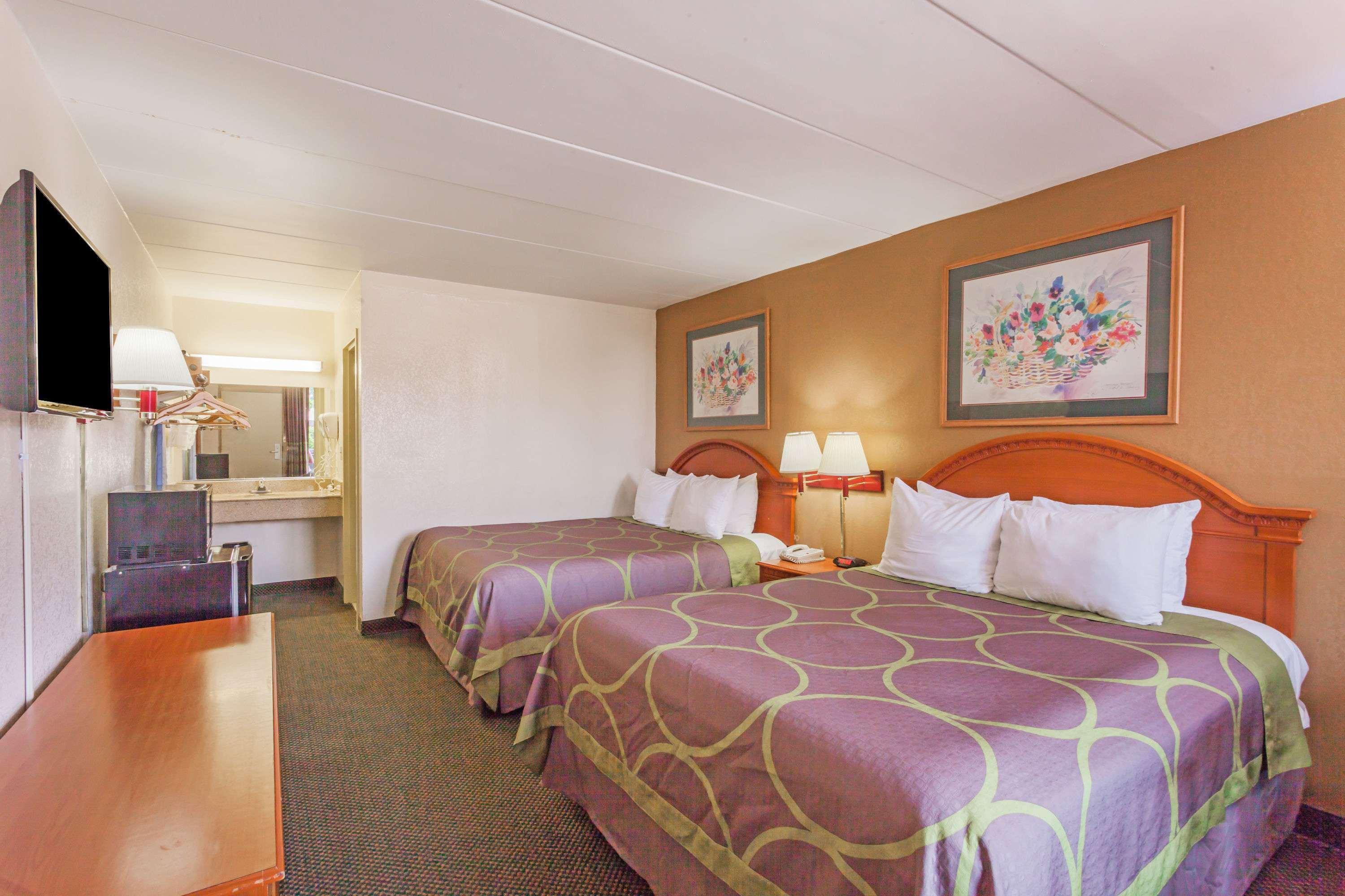 Super 8 By Wyndham Manassas Hotel Ngoại thất bức ảnh