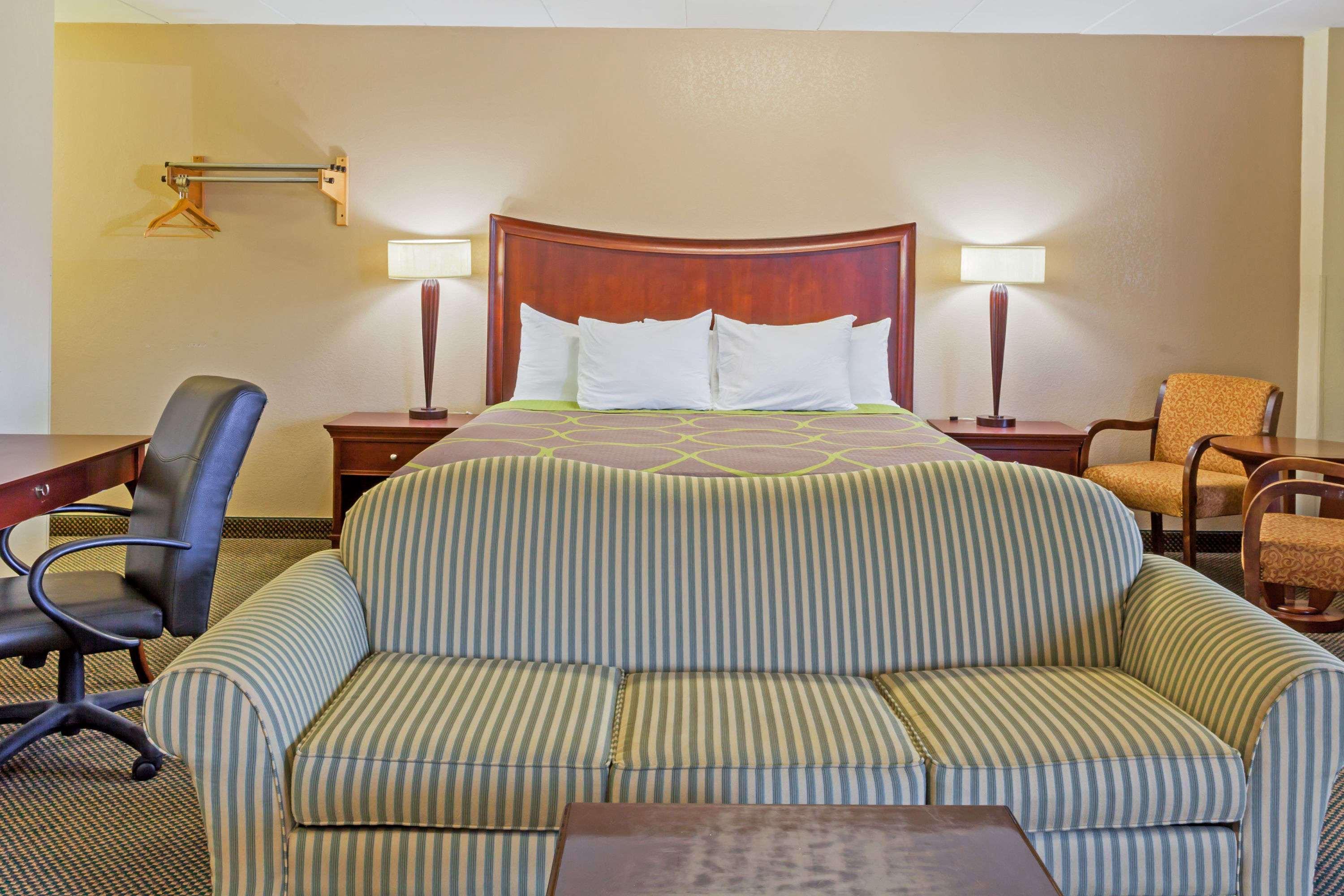 Super 8 By Wyndham Manassas Hotel Ngoại thất bức ảnh