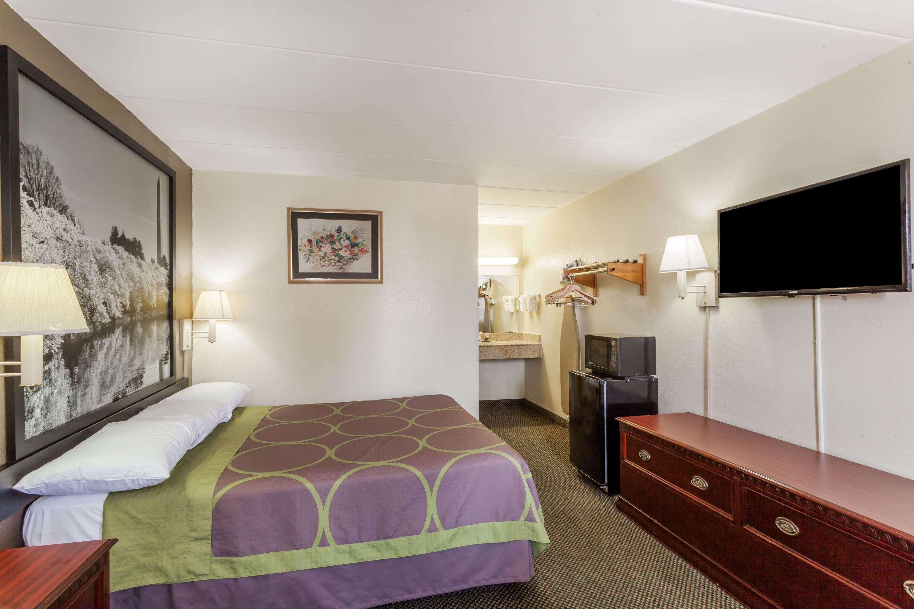 Super 8 By Wyndham Manassas Hotel Ngoại thất bức ảnh