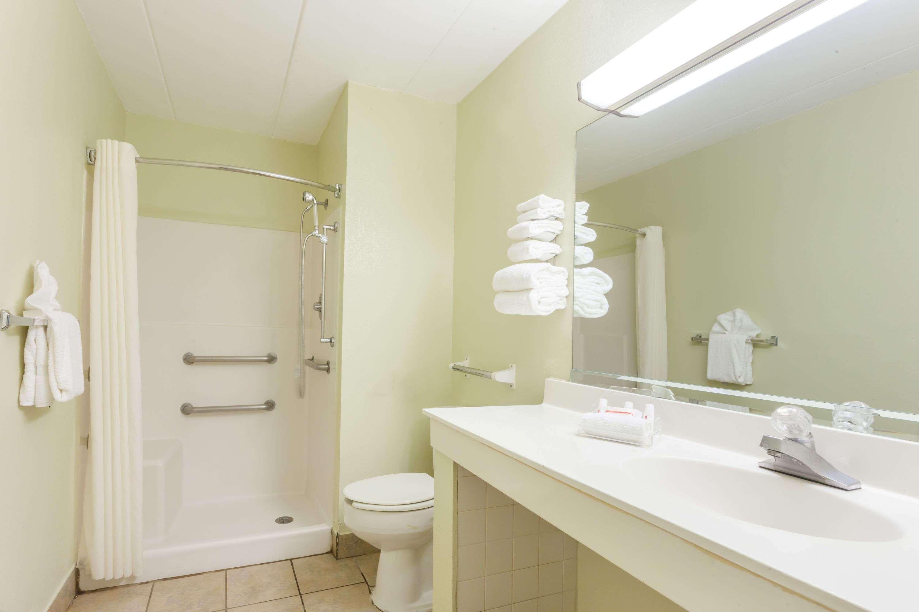 Super 8 By Wyndham Manassas Hotel Ngoại thất bức ảnh